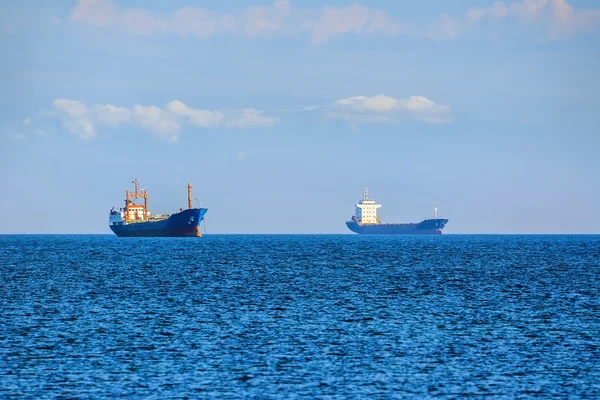 Φορτηγά πλοία σε Όρμος — Φωτογραφία Αρχείου