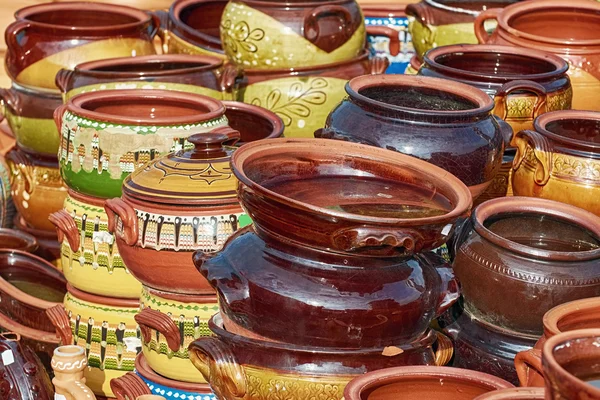 Vajilla de barro en el mercado de la cerámica — Foto de Stock