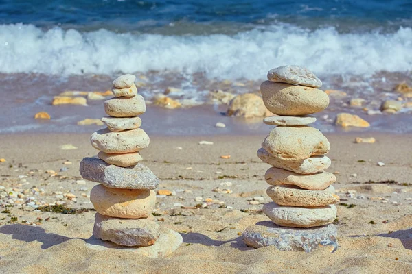 Pyramide aus Kieselsteinen — Stockfoto