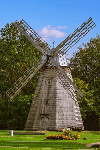 Escena Rural Letonia Antiguo Molino Viento Madera — Foto de Stock