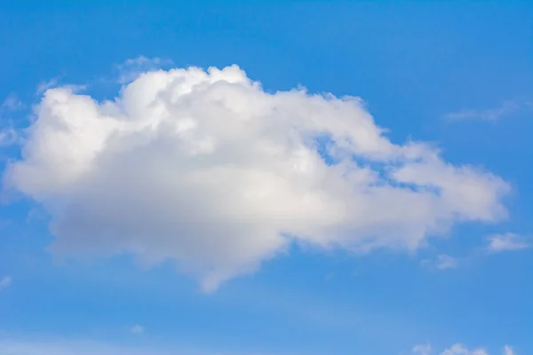 Moln Den Blå Himlen — Stockfoto