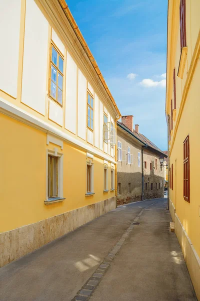 Enge Straße — Stockfoto