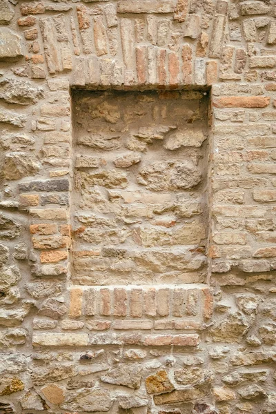 Ventana cubierta de ladrillo —  Fotos de Stock