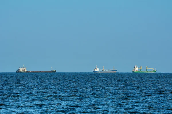 Tři lodě na horizont — Stock fotografie