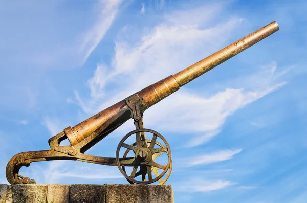 空に対して古い大砲 — ストック写真