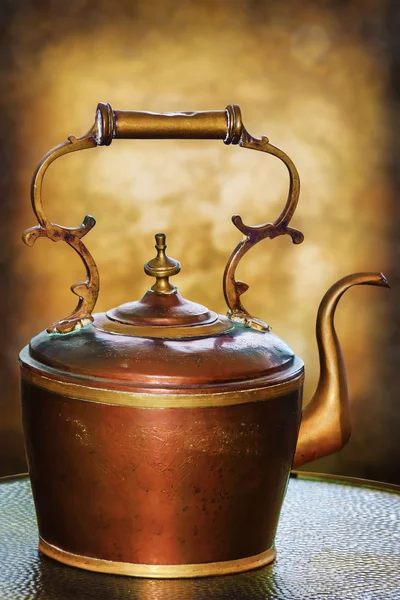 Старий чайник коричневий — стокове фото