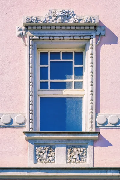 Egy régi ház ablaka — Stock Fotó