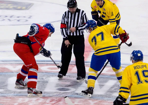 Tomas Kucharcik (17) and Jorgen Pettersson (77) on face-off