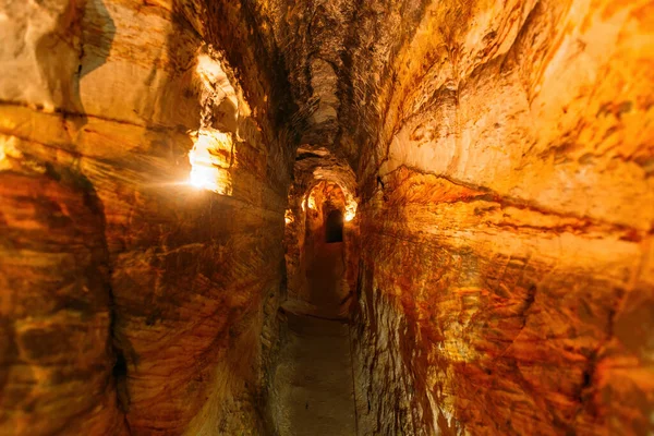 Antiguo Pasaje Subterráneo Estrecho Piedra Arenisca Antiguo Monasterio Subterráneo — Foto de Stock