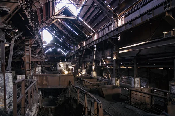 Velha Planta Metalúrgica Enferrujada Abandonada Forno Explosão Ruínas — Fotografia de Stock