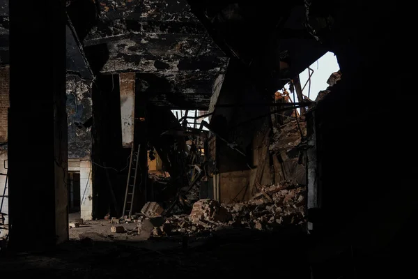 Verbrand Verwoest Interieur Van Industrieel Gebouw Brand Gevolgen Van Oorlog — Stockfoto