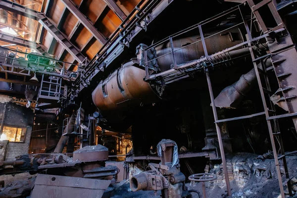 Altes Verrostetes Hüttenwerk Ruinierter Hochofen — Stockfoto