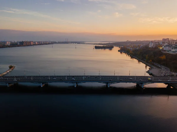 夕方秋のヴォロネジ チェルナフスキー橋 空の景色 — ストック写真