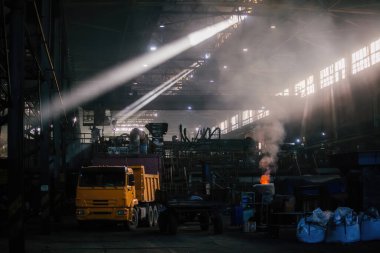 Metalurji fabrikasının içi. Endüstriyel üretim. Çelik üretim fabrikası