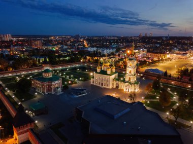 Tula Kremlin, İHA 'dan hava görüntüsü. Tezahür ve Varsayım Katedralleri.