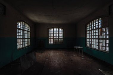 Voronezh Bölgesi 'ndeki eski Orlovka Akıl Hastanesi' nde. Terk edilmiş karanlık akıl hastanesi.