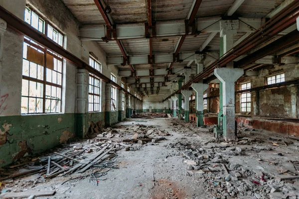 Opuštěná Továrna Velká Prázdná Průmyslová Hala Odpadky — Stock fotografie
