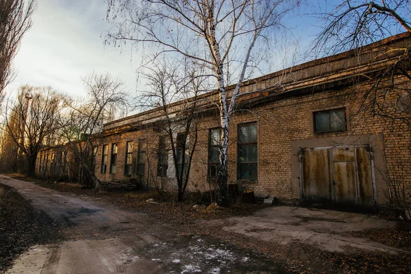 Antigo Edifício Industrial Abandonado Espera Demolição — Fotografia de Stock