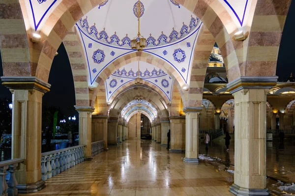 Columnata Mezquita Ahmad Kadyrov Corazón Chechenia — Foto de Stock
