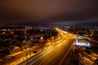 Gece Voronezh şehri. Çatıdan hava görüntüsü.