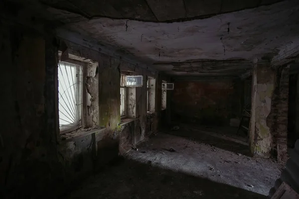Interior Quarto Sujo Bagunçado Velho Edifício Abandonado — Fotografia de Stock