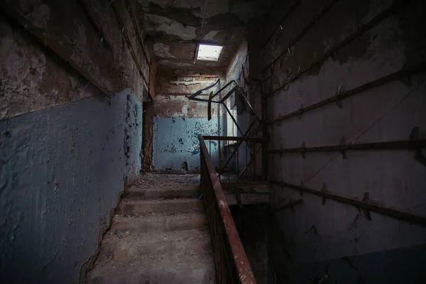 Innenraum Eines Unordentlich Dreckigen Zimmers Alten Verlassenen Gebäude — Stockfoto