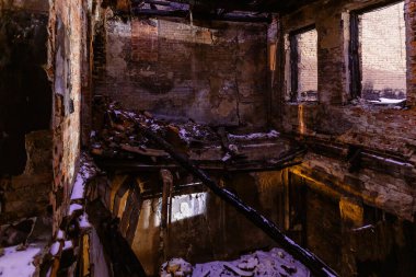 Yangından sonra eski tarihi konağın içi