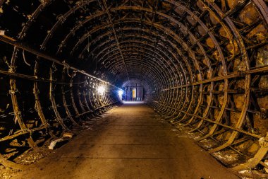 Yeraltı inşaatı. Sığınak veya metro inşaatı