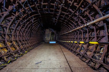 Yeraltı inşaatı. Sığınak veya metro inşaatı