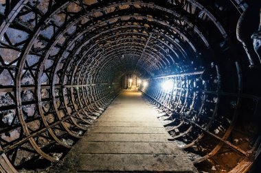 Yeraltı inşaatı. Sığınak veya metro inşaatı