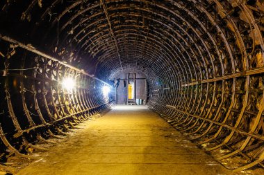 Yeraltı inşaatı. Sığınak veya metro inşaatı