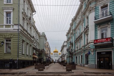 Rostov-on-Don 'un merkez bölgesi. Tarihi binaların güzel mimarisi, Rostov-on-Don, Rusya - 15 Şubat, 2021.