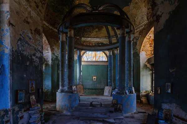 Interior Oscura Iglesia Abandonada Espeluznante Antigua Rotonda — Foto de Stock