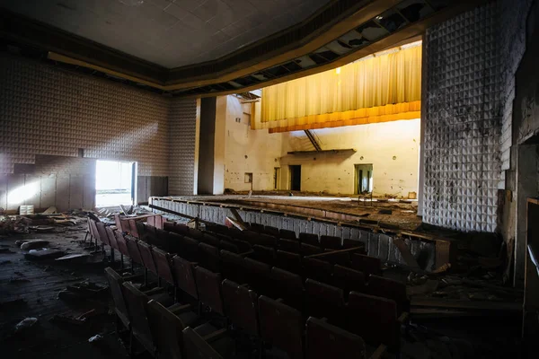 Velho Assustador Abandonado Podre Arruinado Teatro Cinema — Fotografia de Stock