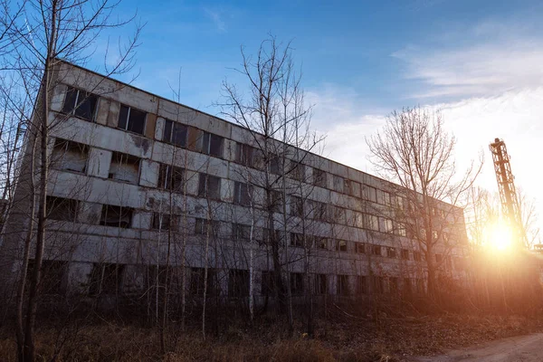 Altes Verlassenes Industriegebäude Wartet Auf Abriss — Stockfoto