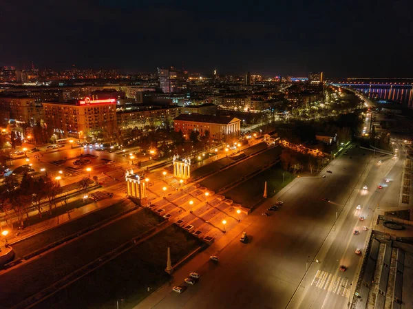 伏尔加格勒河堤 夜间公园的长廊 无人驾驶飞机的空中景观 — 图库照片