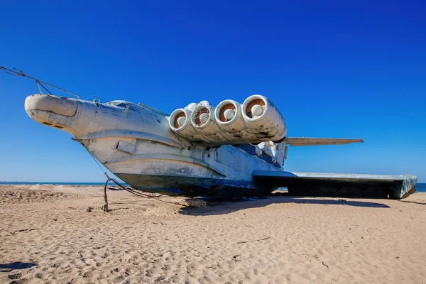 Lun Class Ekranoplan Soviétique Abandonné Sur Côte Mer Caspienne — Photo