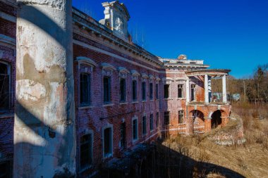 Moskova Bölgesi, Rusya 'da terk edilmiş eski malikane Otrada-Semenovskoye.