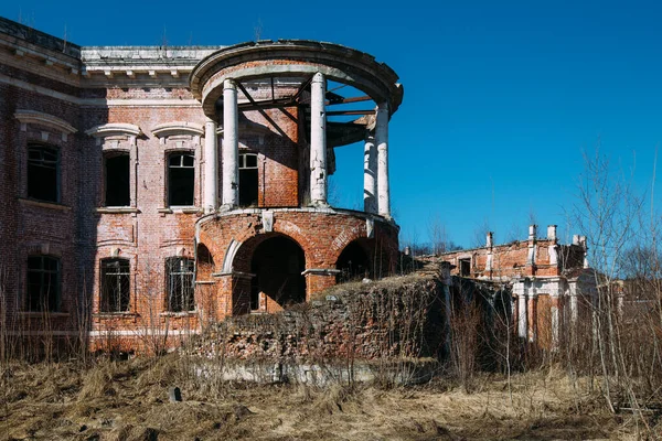 俄罗斯莫斯科地区的老荒废庄园Otrada Semenovskoye — 图库照片