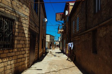 Rusya 'nın Derbent şehrinin eski bir bölgesinde, aşağı mahalledeki eski evler.