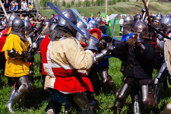 Bataille Des Chevaliers Médiévaux Sur Champ Bataille Reconstruction Historique — Photo
