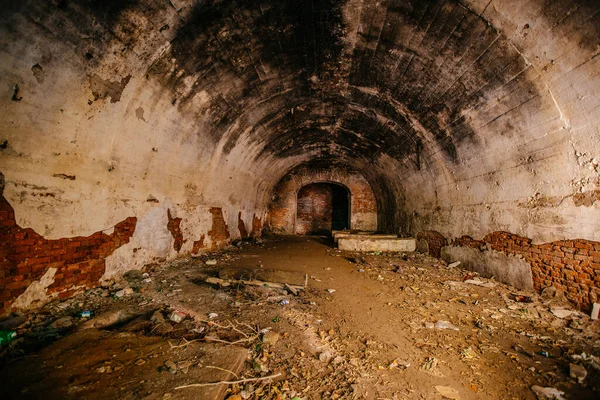 Großer Alter Historischer Unterirdischer Roter Backsteintunnel — Stockfoto