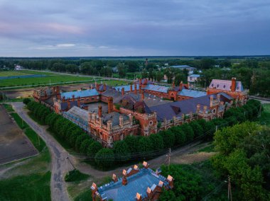 Starozhilovo, Ryazan bölgesindeki tarihi at ahırlarının ve hipodromun havadan görünüşü.