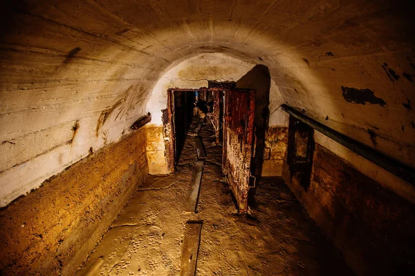 Geroest Metalen Gepantserde Deur Oude Verlaten Vuile Sovjet Bunker — Stockfoto