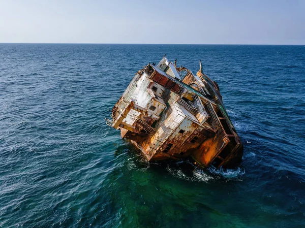 クリミア海岸付近の難破船の空中ビュー — ストック写真