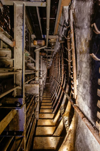 Metrodaki eski teknik bakım tüneli..