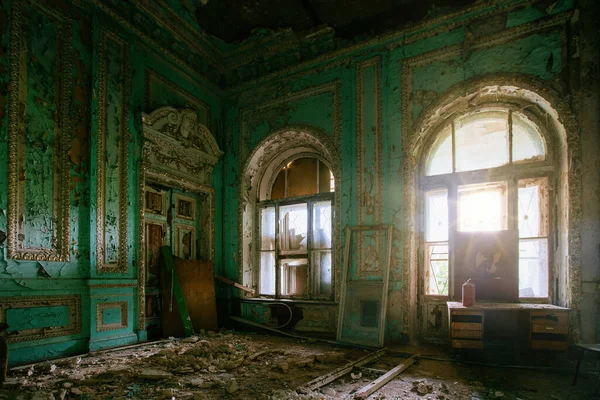 Eski unutulmuş tarihi konak. Eski Philipov malikanesi, Moskova bölgesi.