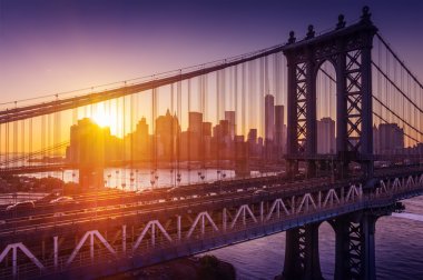 New York City - Manhattan'ın manhattan ve brooklyn Köprüsü ile güzel gün batımı