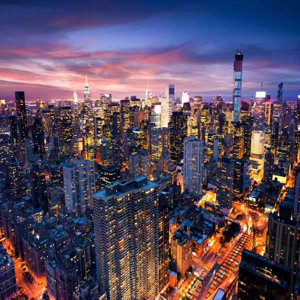 New York City - prachtige kleurrijke zonsondergang over manhattan — Stockfoto