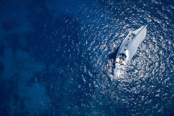 Amazing view to Yacht sailing in open sea at windy day. Drone vi — Stock Photo, Image